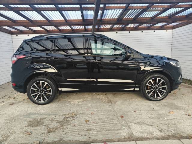 Ford Kuga 2.0 TDCi ST-Line Navigation 150 PS 2 Owners From New Hatchback Diesel Panther Black