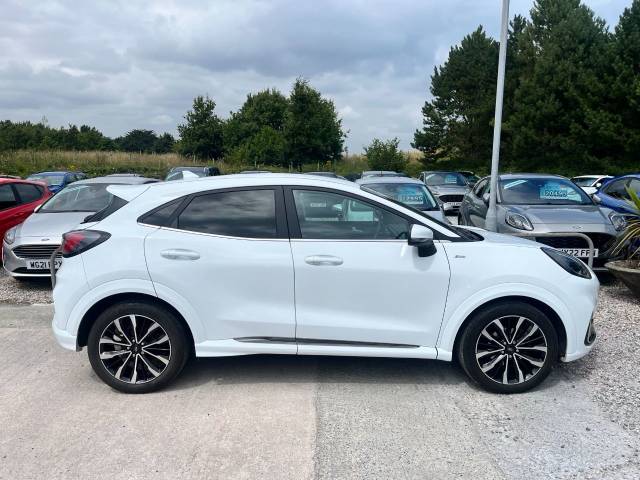 Ford Puma 1.0 EcoBoost Hybrid mHEV ST-Line Vignale 125 PS 1 Owner From New Hatchback Petrol White