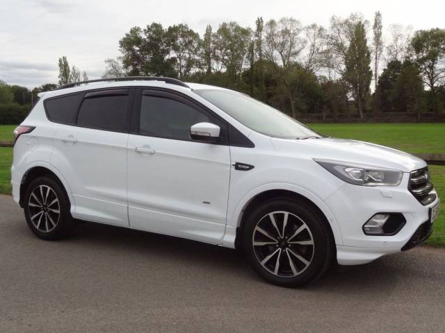Ford Kuga 2.0 TDCi ST-Line Navigation 150 PS 2WD Hatchback Diesel Frozen White