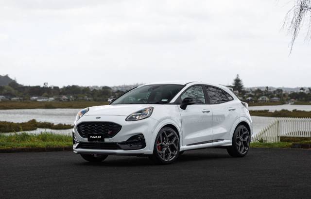 Ford Puma 1.0 EcoBoost Hybrid mHEV ST Navigation 170 PS Automatic 1 Owner From New Hatchback Petrol Frozen White